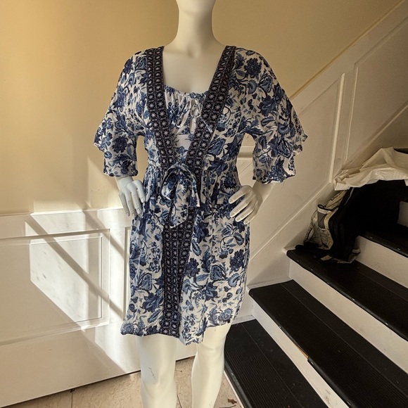 Floral Blue and White cotton top One Size - Picture 1 of 6